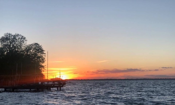 Tecumseh House | HMH Hospitality - Cozy LakeFront property