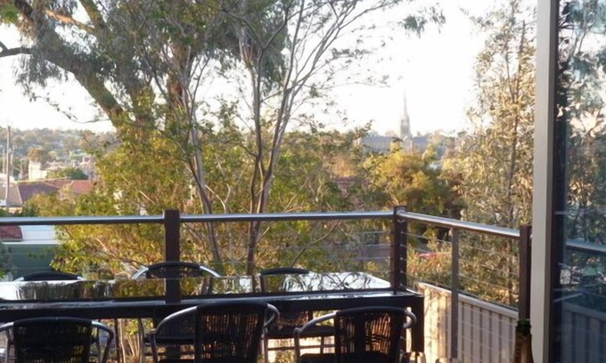 Quarry Hill House | HogmortHomes 2 BR 1km CBD 5 Stars Pet Friendly