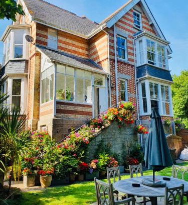 Chysauster Bed & Breakfast | Holbein House