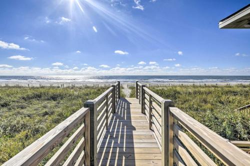 Holden Beach House | Holden Beach Family Abode - Steps to Ocean!