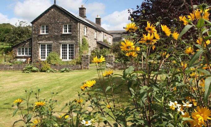 Mary Tavy House | Holdstrong Farmhouse