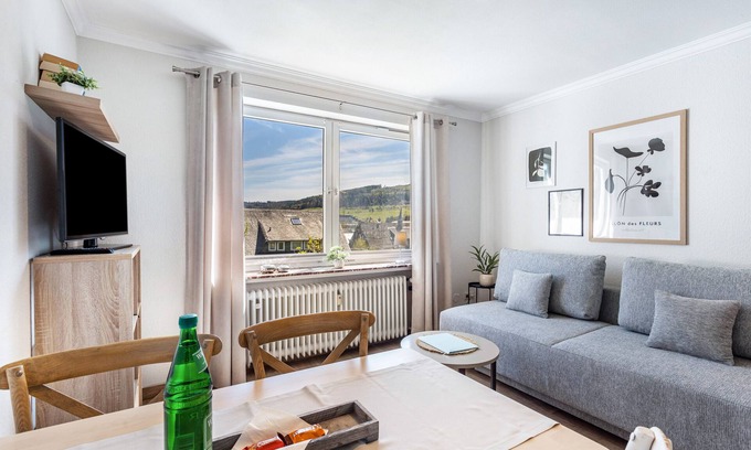 Ortsmitte Apartment | Holiday Apartments Löwenstein FeWo 3 with Private Terrace, Shared Garden and Wi-Fi