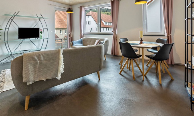 Gemarkung Tieringen Apartment | Holiday Apartment "Apfelkiste" with Balcony & Wi-Fi