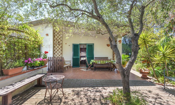Marmi Apartment | Holiday Apartment "Casa Neda" with Private Garden