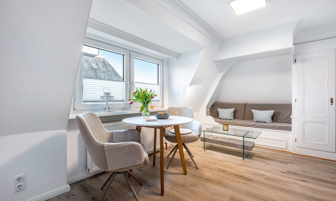 Wenningstedt-Braderup Apartment | Holiday Apartment 'Westsee OG Friesenstil Modern' close to the Beach with Shared Garden & Wi-Fi