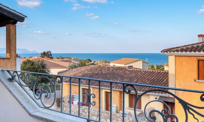 Tanaunella Apartment | Holiday Apartment 'La Finestra sul Mare' with Sea View & Terrace
