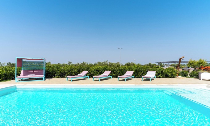 Galatone Apartment | Holiday Apartment "Le Scuderie 1" with Shared Pool, Shared Terrace & Wi-Fi