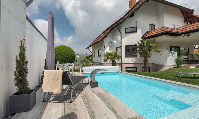 Ottersweier Apartment | Holiday Apartment 'Paradies' with Shared Pool, Shared Garden and Wi-Fi