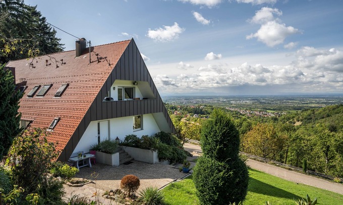 Neusatz Apartment | Holiday Apartment "Panorama" with Mountain View, Terrace & Wi-Fi