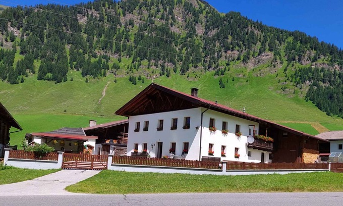 Schmirn Apartment | Holiday apartment with balcony