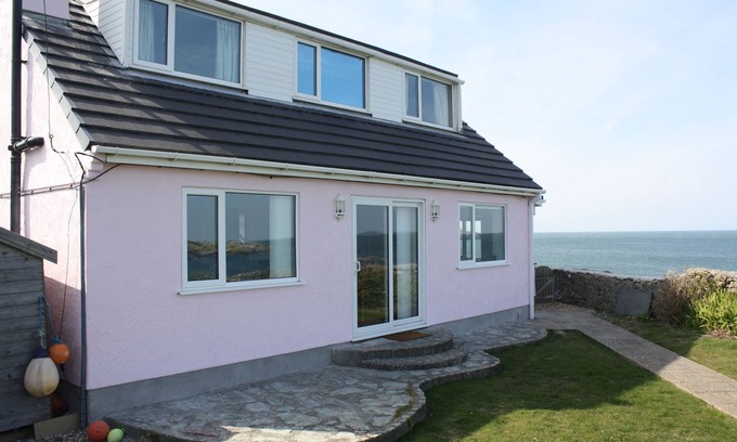 Cemaes Bay Cottage | Holiday Cottage with 180 degree sea views