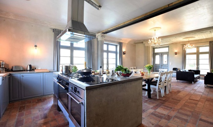 Kroepelin House | Holiday home in Detershagen with terrace