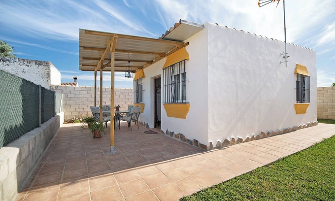 Los Franceses-la Vega House | Holiday Home 'Casa Manoli 3 Chiclana' with Private Terrace and Private Garden