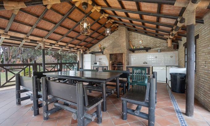 Chiclana de la Frontera House | Holiday Home 'Lolita A' with Shared Pool, Wi-Fi and Air Conditioning