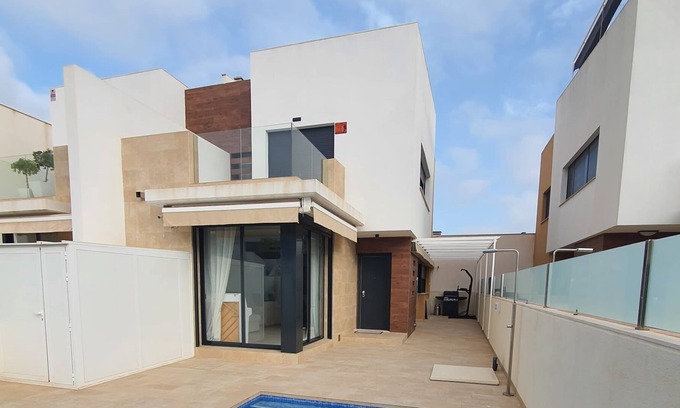 Los Cuarteros House | Holiday home with terrace and private pool for up to 8 people