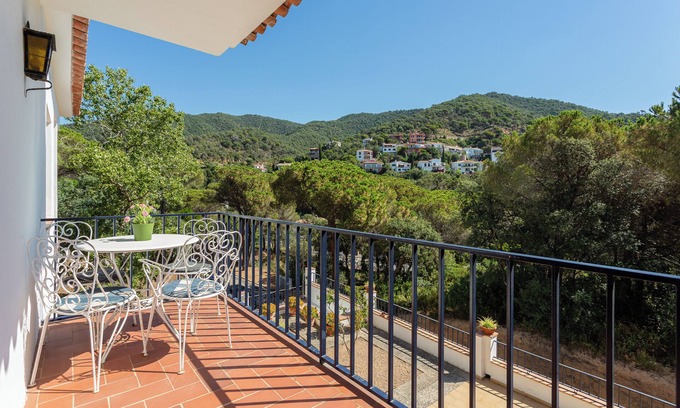 Canyet de Mar Apartment | Holiday Home 'Un paraíso en la Costa Brava' with Mountain View, Private Terrace and Wi-Fi