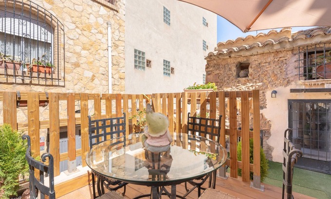 Villanueva de Viver House | Holiday Home 'Raices Rurales' with Mountain View, Private Terrace and Wi-Fi