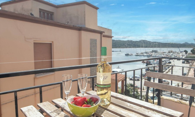 La Maddalena House | Holiday Home 'Adelaide Sul Porto' with Sea View, Wi-Fi and Air Conditioning