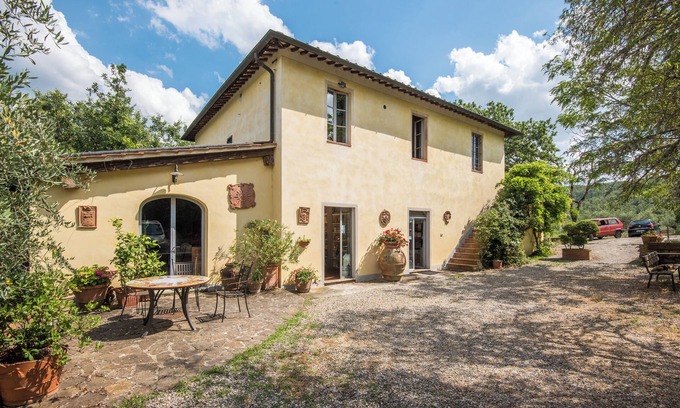 Radda in Chianti House | Holiday Home 'Beretone' with Mountain View, Wi-Fi and Air Conditioning
