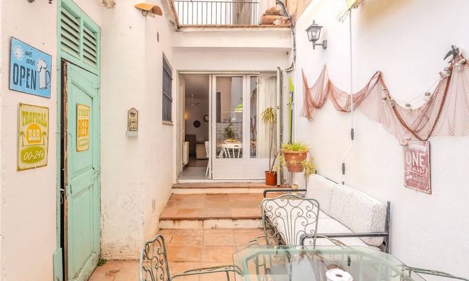 Palafrugell House | Holiday Home 'Ca L' Anton' with Private Terrace, Wi-Fi and Air Conditioning
