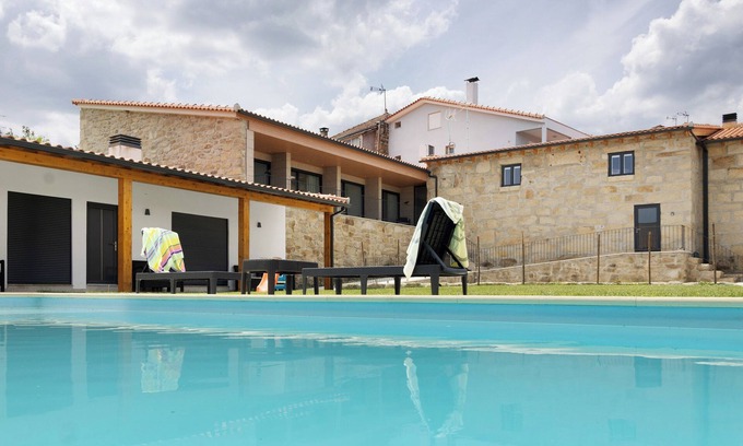 Valpacos House | Holiday Home 'Casa Da Marquinhas' with Mountain View, Pool, Wi-Fi and Air Conditioning