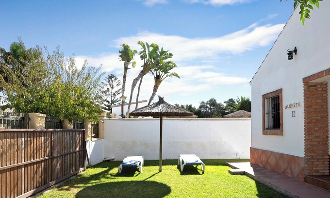 Zahora House | Holiday Home "Casa Alberto" On the Beach with Terrace, Garden and Wi-Fi