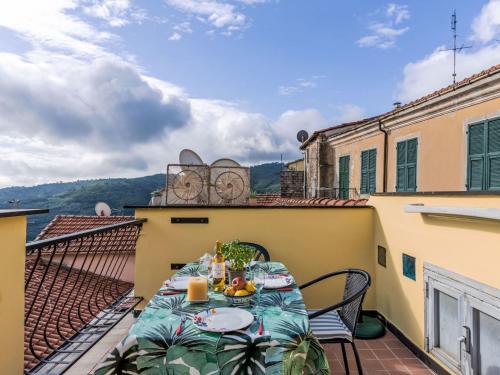 Pietrabruna House | Holiday Home Casa Alfonso e Derna by Interhome