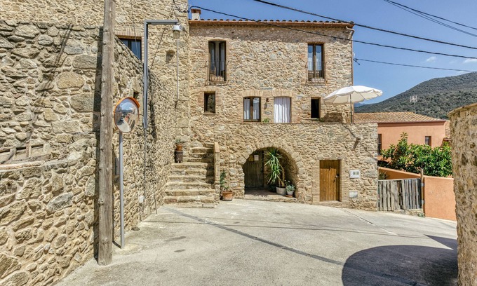 Cantallops House | Holiday Home 'Casa De Pueblo' with Mountain View, Private Terrace and Wi-Fi