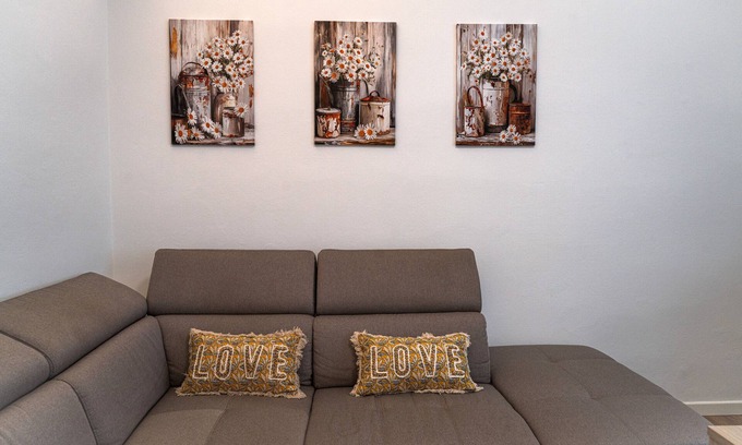 Costa Masnaga House | Holiday Home 'Casa Margherita' with Wi-Fi