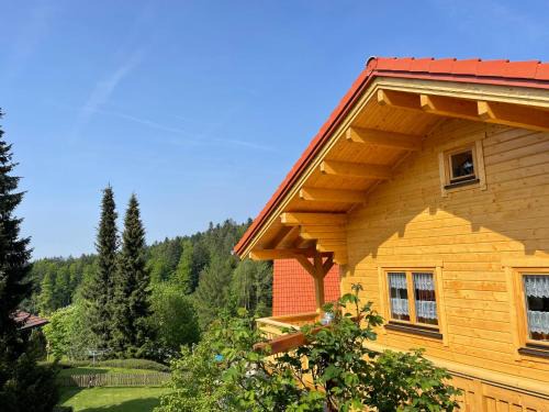 Muhlberg House | Holiday Home Chalet Toni mit Sauna by Interhome