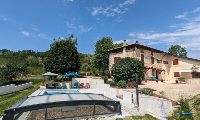 Montmiral House | Holiday Home 'Chez Nancy' with Mountain View, Private Pool and Wi-Fi
