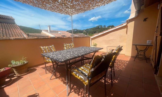 Collobrieres House | Holiday Home 'Collo' with Mountain View, Private Terrace and Wi-Fi