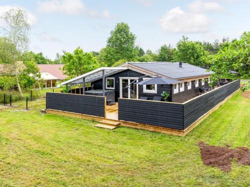 Hou House | Holiday Home Dorothea - from the sea by Interhome