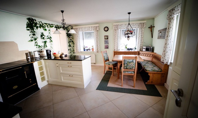 Lalling House | Holiday Home 'Drasch' with Private Terrace, Private Garden and Wi-Fi