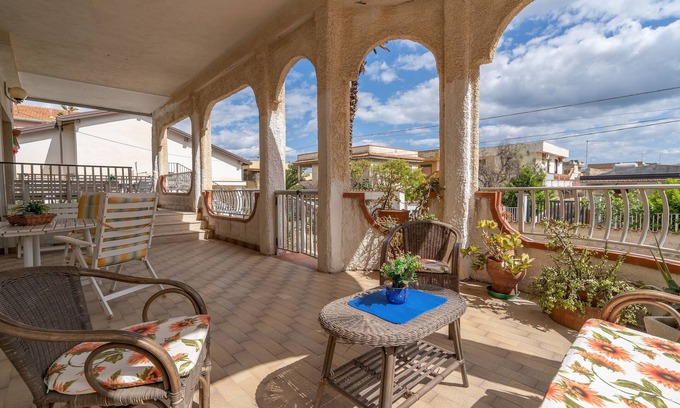 Agnone House | Holiday Home 'Fortezza Villa Azzurra' with Private Terrace, Private Garden, Wi-Fi and Balcony