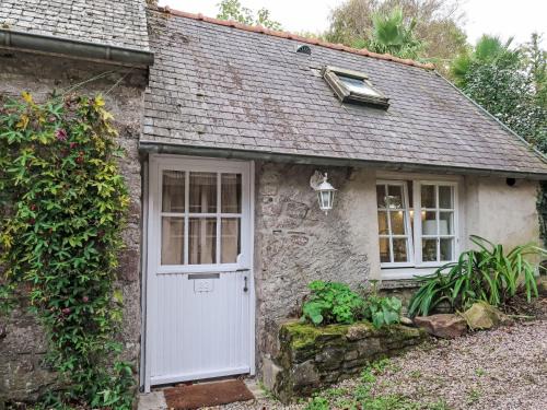 Paimpol House | Holiday Home Gwenn Tiny House by Interhome