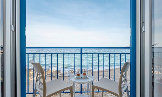 Palermo House | Holiday Home 'Henriette' with Sea View, Wi-Fi and Air Conditioning
