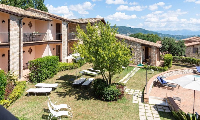 Canalicchio Villa | Holiday Home in Collazzone with Pool & Sauna