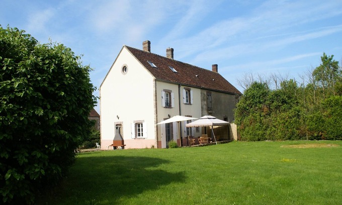 Diges House | Holiday Home in Diges with Garden & Cycling