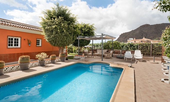 El Rincon House | Holiday Home in El Roque with Private Pool and Fibre Optic Wi-Fi
