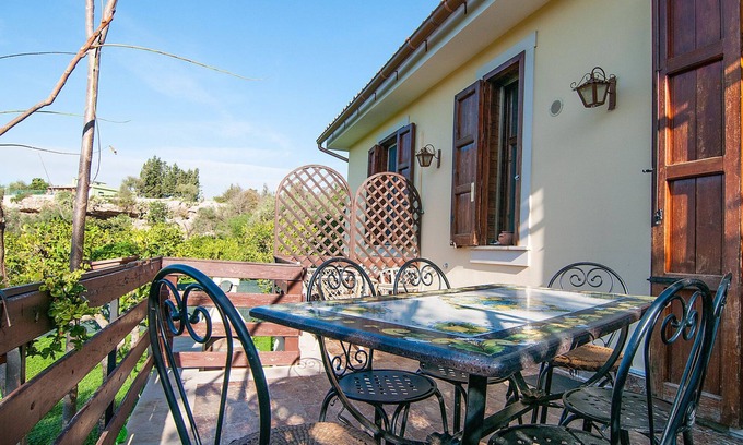 Noto Marina House | Holiday Home in Lido Di Noto with 2 bedrooms sleeps 6