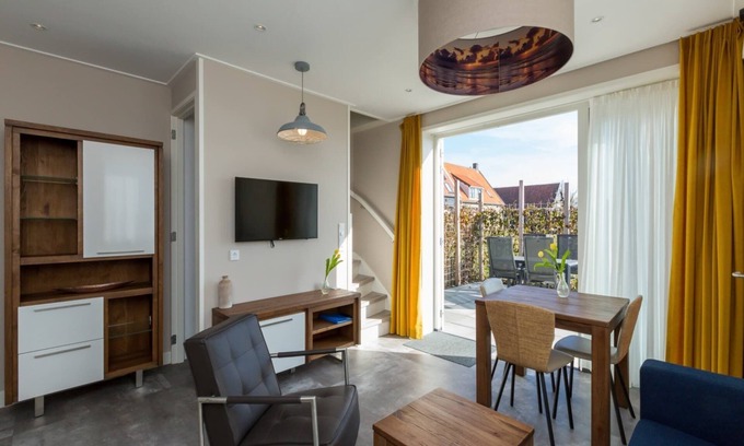Municipality of Veere House | Holiday Home in Oostkapelle near Forest