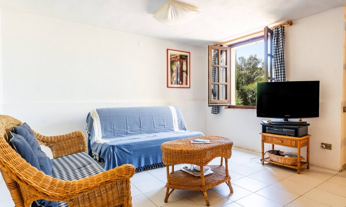 Terra Mala House | Holiday Home 'Lasala Sul Mare' with Sea View, Private Terrace and Private Garden