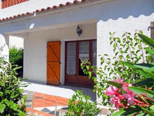 L'Escala House | Holiday Home Josiane by Interhome