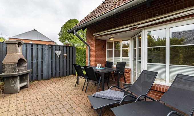 Kopendorf House | Holiday Home 'Kleiner Leuchtturm - Steuerbord' with Private Terrace, Private Garden and Wi-Fi