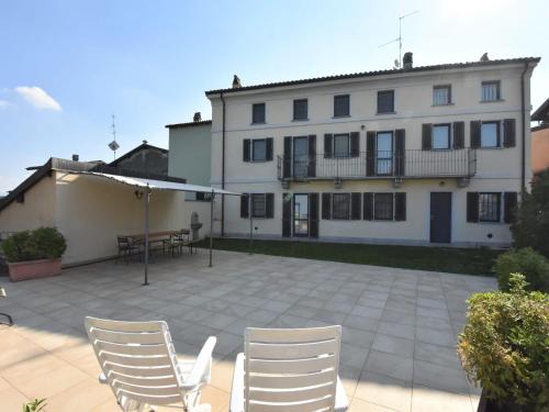 Castana House | Holiday Home La Corte Bricca - Casa Padronale by Interhome
