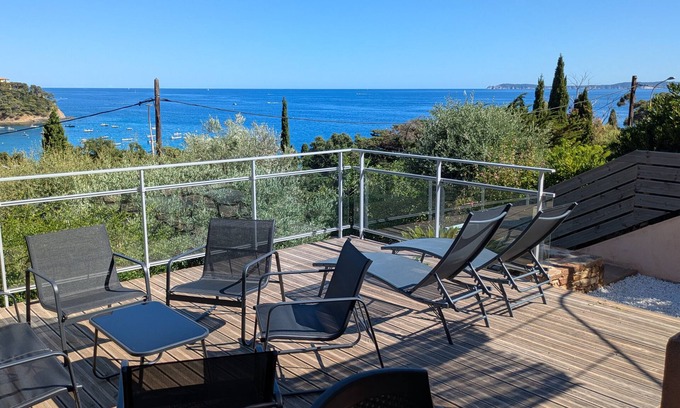 Rayol-Canadel-sur-Mer House | Holiday Home 'La Dolce Vita' with Sea View, Wi-Fi and Air Conditioning