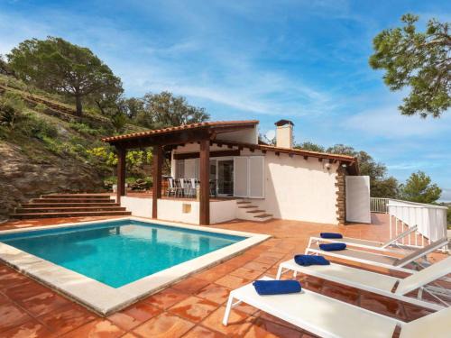 Port de la Selva House | Holiday Home La Mora II by Interhome