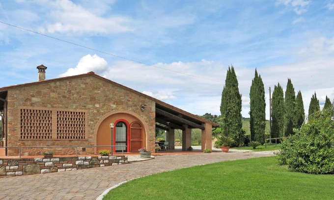 Peccioli House | Holiday Home Le Palaie - 'Fienile' by Interhome