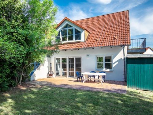 Garz/Rugen House | Holiday Home Losentitz by Interhome